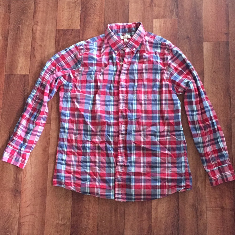 Boys plaid long sleeve shirt.